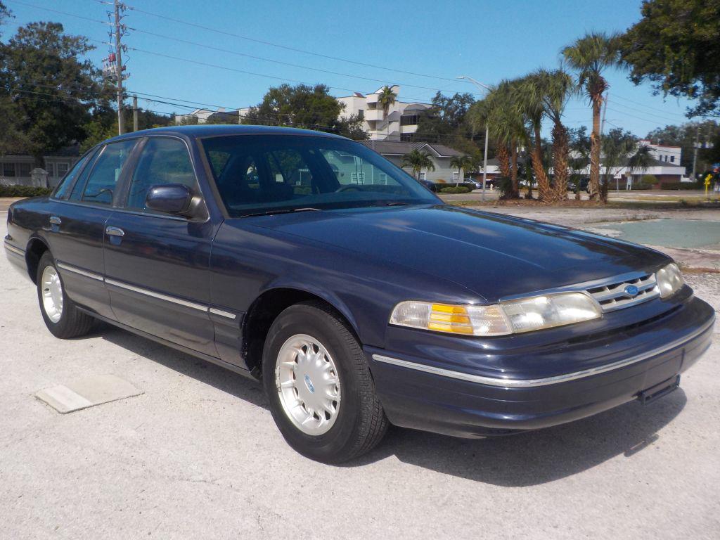 1996 Ford Crown Victoria's photo